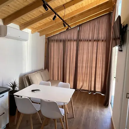 The Bungalow's * גולם